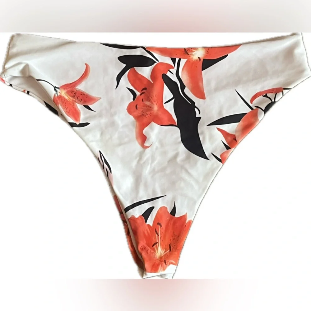 Floral 2 piece Bikini Set with Tie Front Top. Women’s size Large.